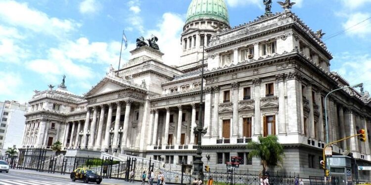 Claves para entender el proyecto para pagar deuda con capital fugado