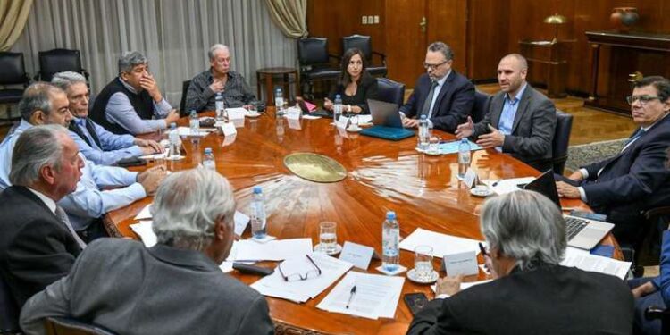 Las paritarias se negocian sin un patrón común y el Gobierno busca que las subas no superen el 60%