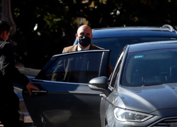 GUZMÁN INICIA UNA RONDA DE ENCUENTROS CON BANQUEROS: BUSCARÁ CONVENCERLOS DE QUE LE COMPREN BONOS A MAYOR PLAZO￼