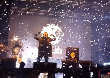 En medio del frío y una concurrencia escasa, Milei lanzó su candidatura en Gerli