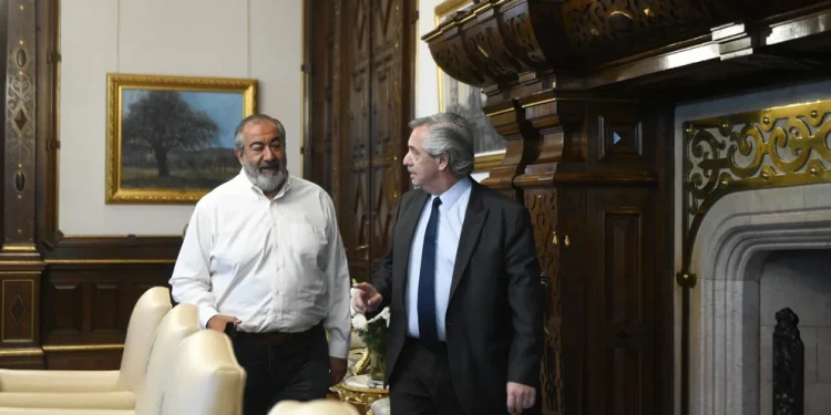 Alberto Fernández se volverá a mostrar en público y avanza con la idea de un bono de fin de año