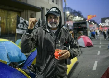 Después del debut de Argentina, grupos piqueteros marchan por el centro porteño y ya hay caos de tránsito