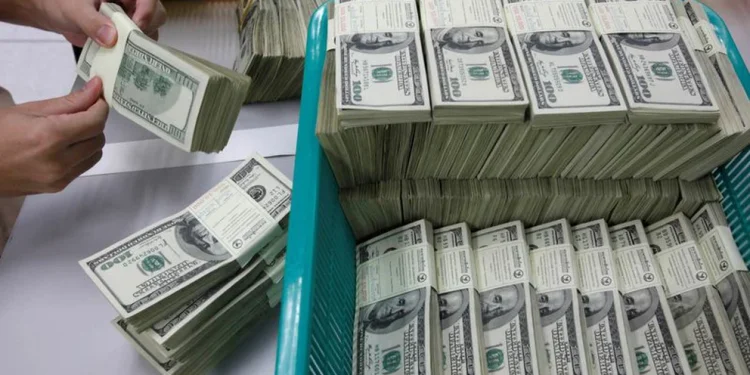 Firme demanda de los dólares alternativos en una jornada cambiaria de tensión y rumores
