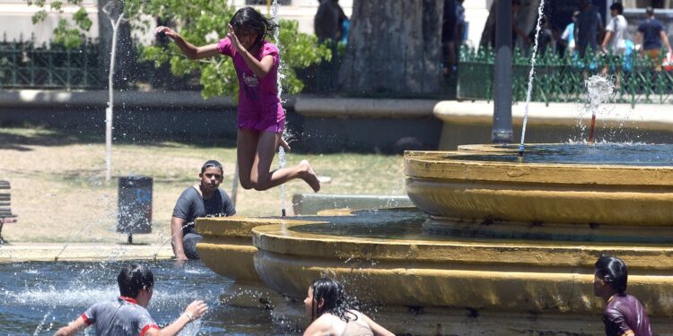 El calor no da tregua y ya se registran picos de más de 38 grados en el norte del país