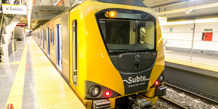 Hoy habrá nuevas protestas en la línea H por asbesto y dos francos semanales