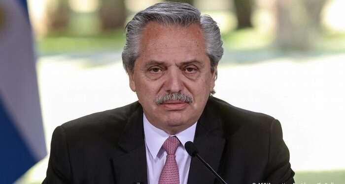 Alberto Fernández volvió a ser recibido con insultos y gritos: “Reconstruyamos la convivencia democrática”