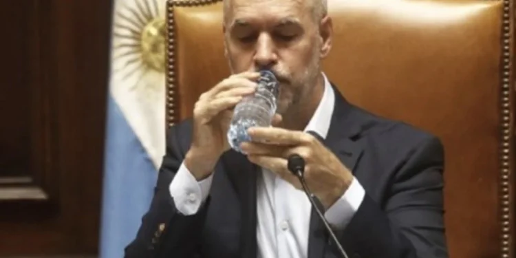 Rodríguez Larreta volvió a hablar sobre su estado de salud luego de que se viralizó una foto suya tomando agua