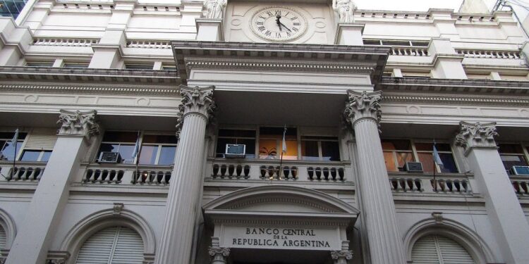 Marcha atrás parcial del Banco Central con una movida de tasas que había enojado a los bancos