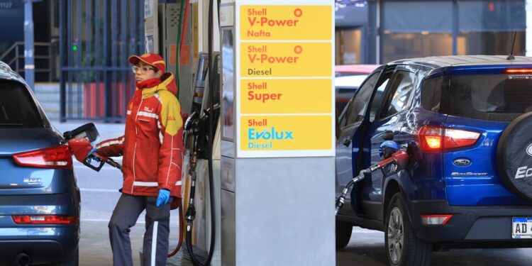 Shell volvió a picar en punta y aumentó otro 4% la nafta