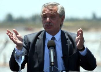 Alberto Fernández, en el inicio de clases: “Hoy la preocupación de los docentes es no pagar Ganancias”