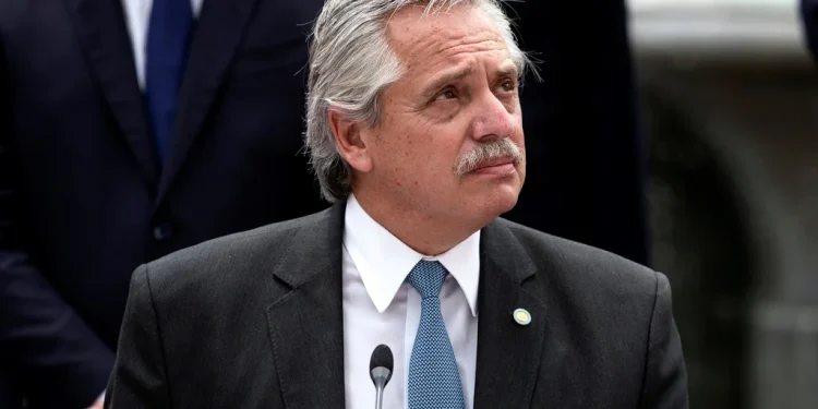 La gestión de Alberto Fernández terminaría con una pobreza mayor a la que había cuando arrancó