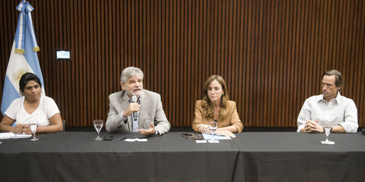 Filmus y Tolosa Paz encabezaron el Encuentro de saberes para la economía popular