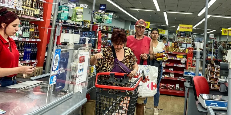 Canasta básica: una familia necesita 191.228 pesos para no ser pobre, un 8% más que hace un mes