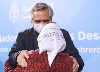 El Presidente rindió homenaje a Madres de Plaza de Mayo: «Su lucha vive para siempre en el pueblo»