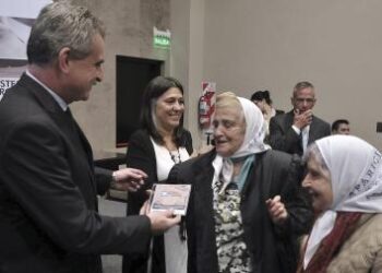 Rossi destacó «lucha inclaudicable» de Madres de Plaza de Mayo en aniversario de la primera ronda