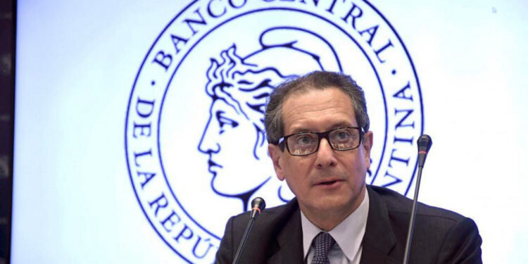 El Banco Central busca que las provincias paguen deudas con sus propios dólares: cuáles son las más comprometidas