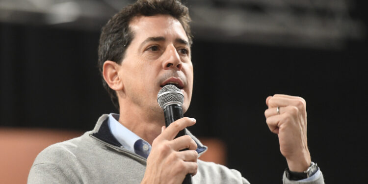 De Pedro pidió discutir una sociedad donde «todos tengan igualdad de oportunidades»