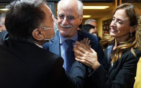 Denuncian a Victoria Tolosa Paz y Jorge Taiana por la contratación del FISU a Tandanor para construir paradas de colectivos