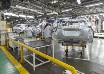 No hay “V”: la industria y la construcción volvieron a desplomarse en junio y se prolonga la crisis