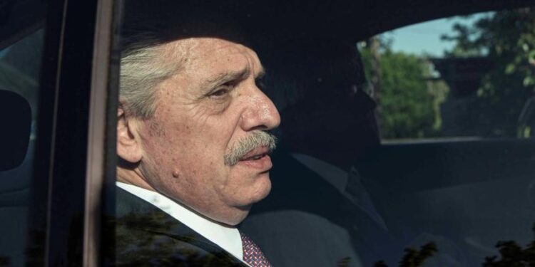 Alberto Fernández formalizó su renuncia a la presidencia del Partido Justicialista