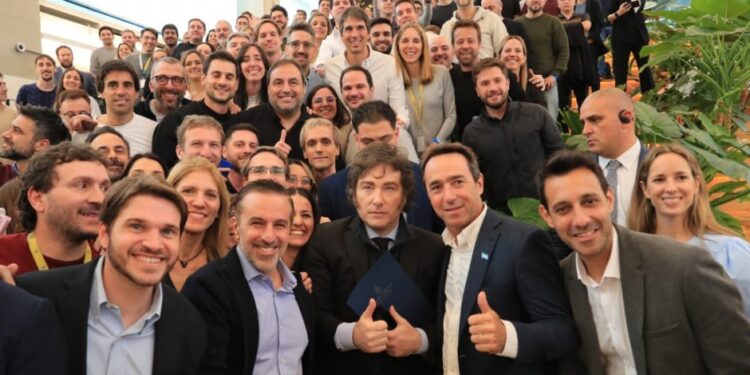 Gesto de respaldo de Milei a Galperín en su pelea con los bancos