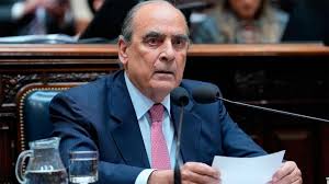 El Gobierno afirmó que monitorea la salida de dólares y descartó una devaluación