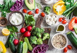 5 alimentos esenciales en la dieta mediterránea que marcan la diferencia en la salud femenina después de los 50 años