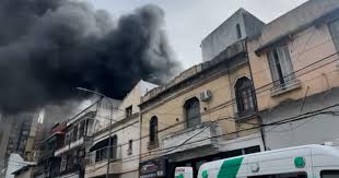 Feroz incendio en un taller de Parque Patricios