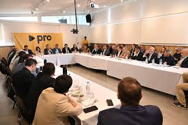 La Libertad Avanza y el PRO se reorganizan por separado en Diputados y crece el malestar por los pases de bloque