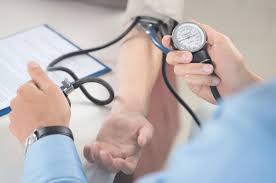 Para la ciencia, mantener la hipertensión bajo control podría reducir la demencia, aun con genes de riesgo