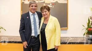 Luis Caputo se reunió con Kristalina Georgieva en Davos en la antesala de la nueva revisión del FMI