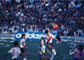 A 40 años del memorable gol de la pelota naranja que Norberto Alonso marcó a Boca en la Bombonera: la historia detrás de la icónica pieza en el Museo River