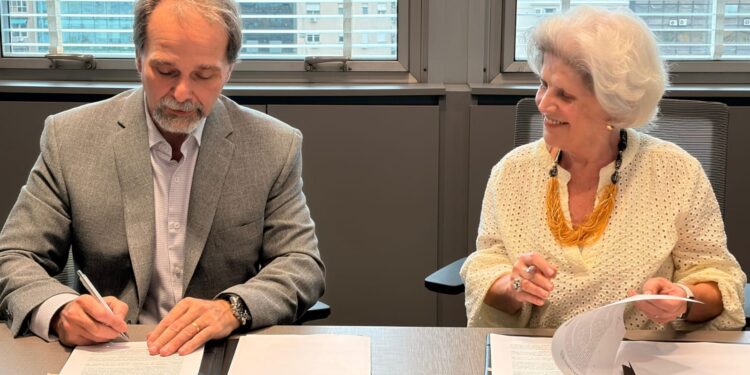 Fundaciones Grupo Petersen (FGP) y la Organización de Estados Iberoamericanos (OEI) firmaron un convenio para el impulso de proyectos educativos y culturales