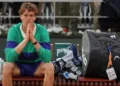 La Sorprendente Caída de Jannik Sinner ante Cerúndolo en Roland Garros y el Debate sobre la Atención Médica