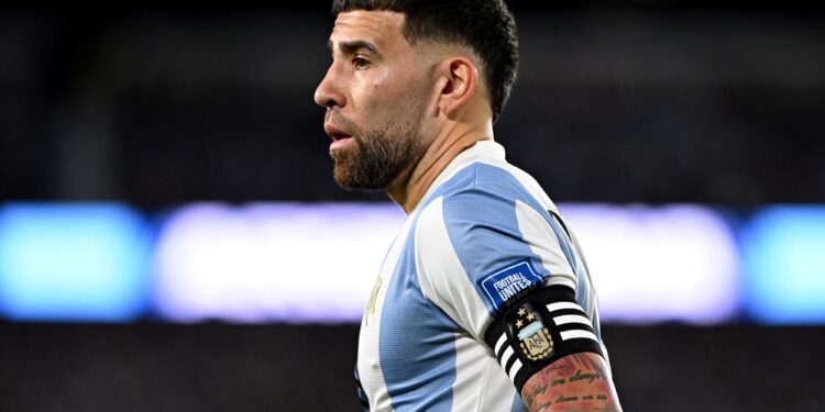 Nicolás Otamendi se encuentra a un paso de unirse a River Plate