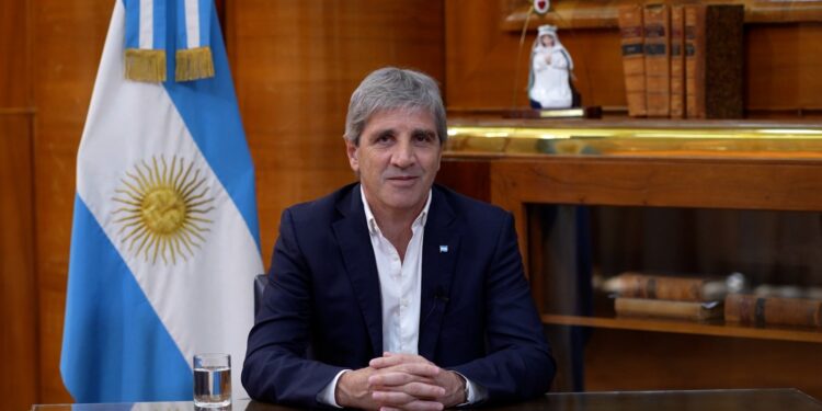 Crecimiento de la mora: Caputo indicó que entidades financieras ofrecen refinanciaciones a tasas del 25% anual