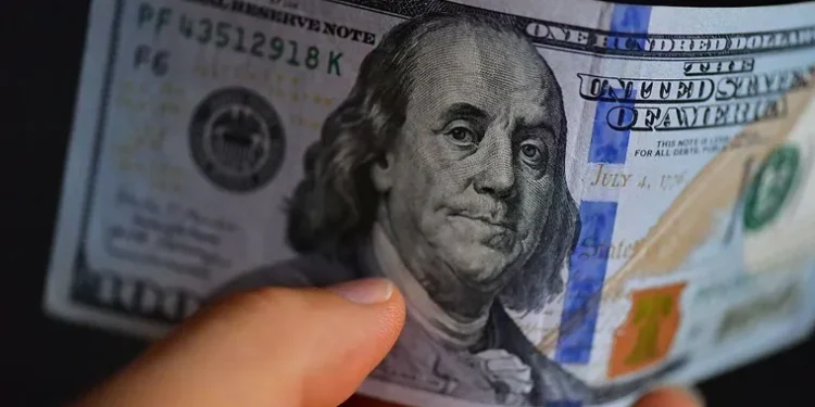 El dólar experimenta un aumento continuo y el blue alcanza su nivel más alto en nueve meses