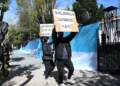 Policías de Santa Cruz mantienen la protesta a pesar del aumento salarial decretado por Claudio Vidal