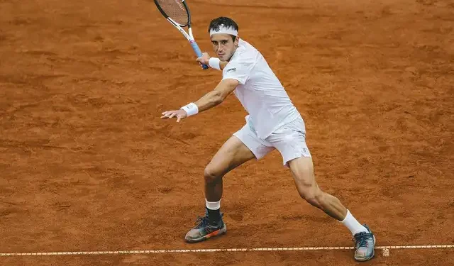 Tomás Etcheverry avanza a las semifinales tras vencer a Ignacio Buse en Kitzbühel