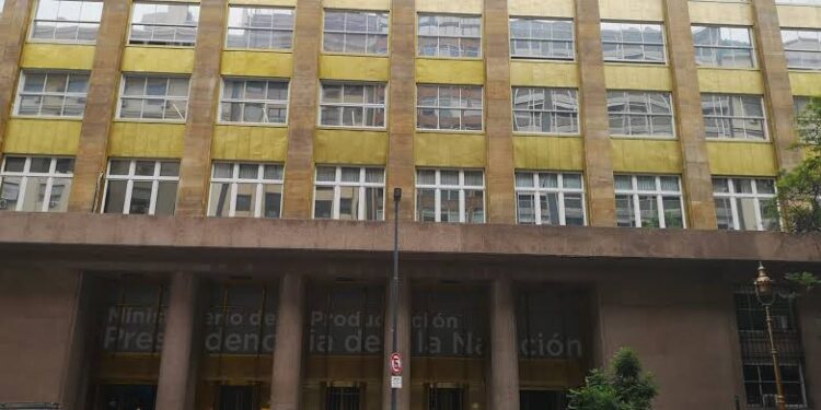 Tensiones en el Tribunal de Tasaciones ante la privatización de empresas estatales