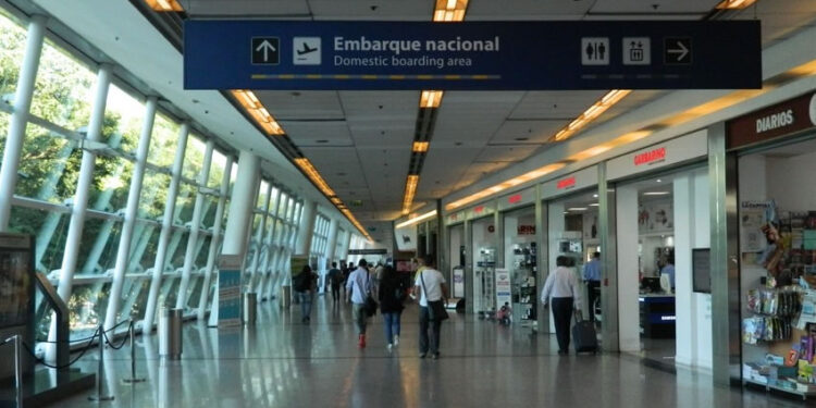 Récord histórico en la llegada de turistas no limítrofes a Argentina en el primer semestre
