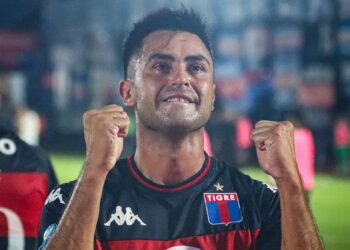 Pity Martínez protagoniza un error en el duelo entre Tigre y Nacional y reacciona en redes