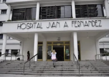 Detenido tras robar monitores del Hospital Fernández mediante una compra controlada