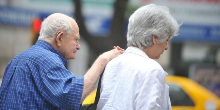 Jubilados porteños: los haberes perdieron poder de compra frente a la inflación