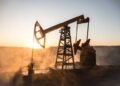 La AIE recortó su previsión de demanda de petróleo por el conflicto y el bloqueo del estrecho de Ormuz