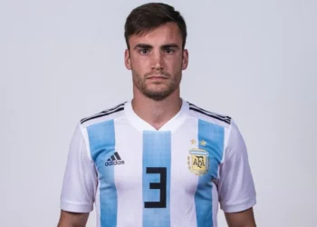 Nicolás Tagliafico sorprendió a un periodista argentino en Lyon durante sus vacaciones