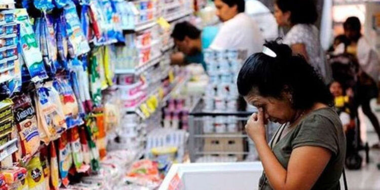 Endeudamiento en hogares bonaerenses: más de la mitad de los créditos se destinan a gastos básicos