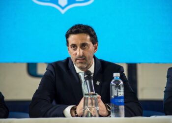 Diego Milito se pronunció tras el descontento de los hinchas de Racing: “Escuché el enojo, soy el primero que quiere salir campeón”