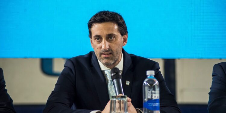 Diego Milito se pronunció tras el descontento de los hinchas de Racing: “Escuché el enojo, soy el primero que quiere salir campeón”