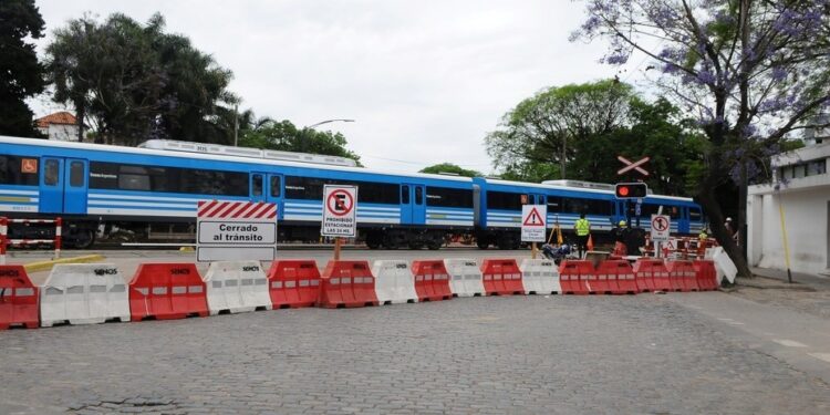 Problemas técnicos en las barreras del tren Mitre: explicaciones del municipio y de la empresa